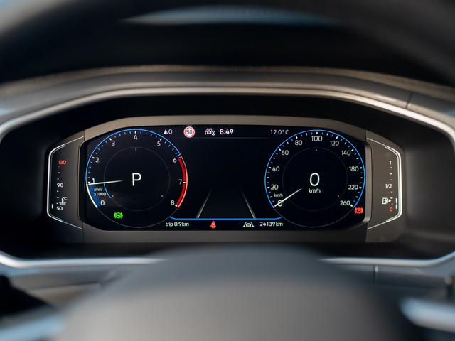 Volkswagen T-Roc 1.5 TSI 150Pk DSG Style | Trekhaak afnb. | IQ Light | Allseason banden | Prijs Rijklaar!!