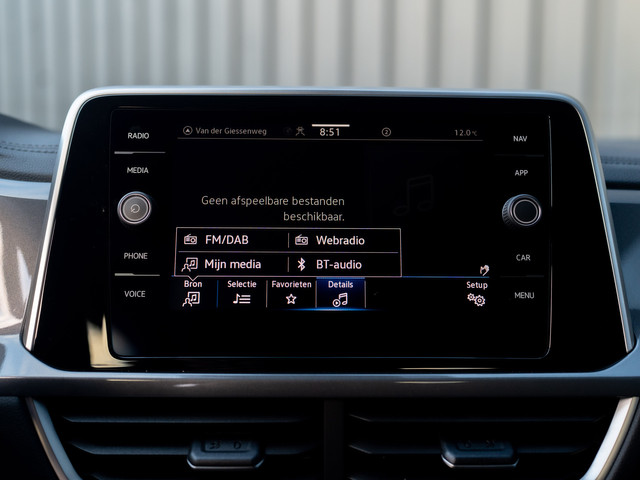 Volkswagen T-Roc 1.5 TSI 150Pk DSG Style | Trekhaak afnb. | IQ Light | Allseason banden | Prijs Rijklaar!!