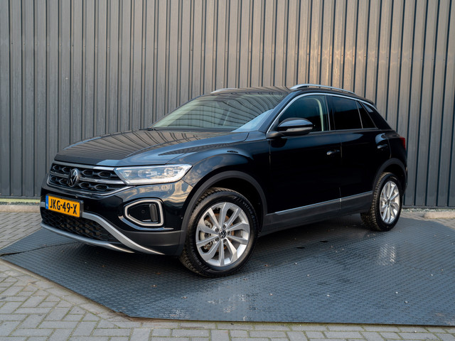 Volkswagen T-Roc 1.5 TSI 150Pk DSG Style | Trekhaak afnb. | IQ Light | Allseason banden | Prijs Rijklaar!!