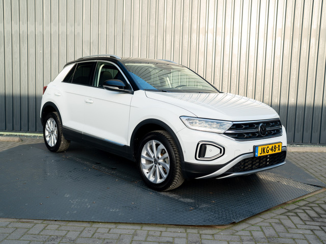 volkswagen-t-roc-1.5-tsi-150pk-dsg-style---trekhaak-afnb.---iq-light---allseason-banden---prijs-rijklaar--