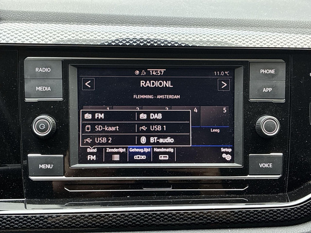 Volkswagen Polo 1.0 TSI 95pk DSG Life · Apple Android Car Play · ACC · P-Sensoren · Getint Glas · 15Velgen · DAB · Garantie t m 27-10-2027 of 1