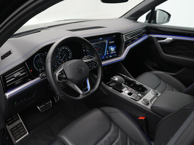 Volkswagen Touareg R 3.0 TSi 462 pk tiptronic eHybrid 4MOTION | Panoramadak | Trekhaak | Puglia leder | Head-up display | Stoelventilatie | Geheuge