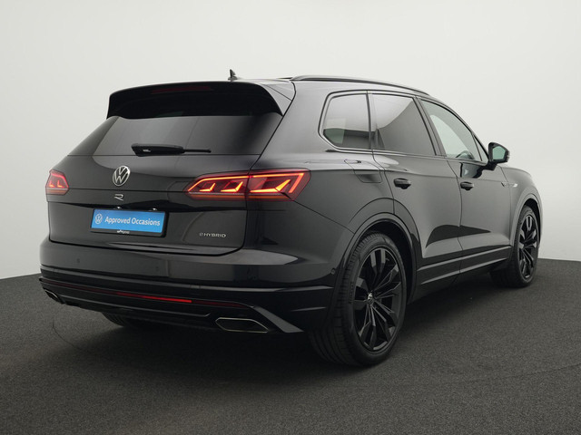 Volkswagen Touareg R 3.0 TSi 462 pk tiptronic eHybrid 4MOTION | Panoramadak | Trekhaak | Puglia leder | Head-up display | Stoelventilatie | Geheuge