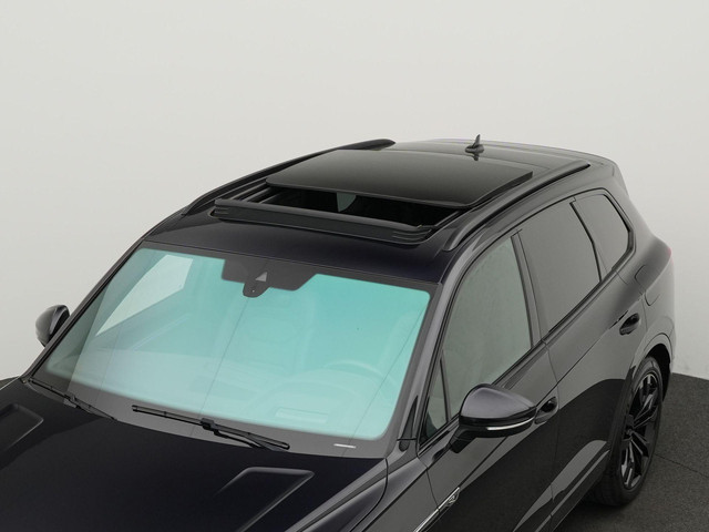 Volkswagen Touareg R 3.0 TSi 462 pk tiptronic eHybrid 4MOTION | Panoramadak | Trekhaak | Puglia leder | Head-up display | Stoelventilatie | Geheuge