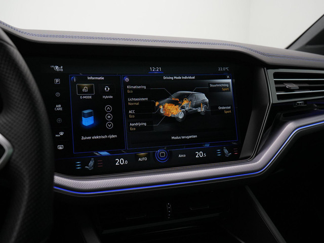 Volkswagen Touareg R 3.0 TSi 462 pk tiptronic eHybrid 4MOTION | Panoramadak | Trekhaak | Puglia leder | Head-up display | Stoelventilatie | Geheuge