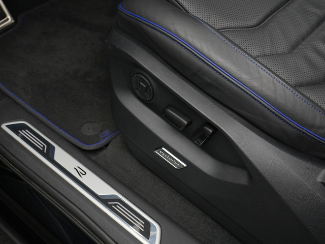 Volkswagen Touareg R 3.0 TSi 462 pk tiptronic eHybrid 4MOTION | Panoramadak | Trekhaak | Puglia leder | Head-up display | Stoelventilatie | Geheuge