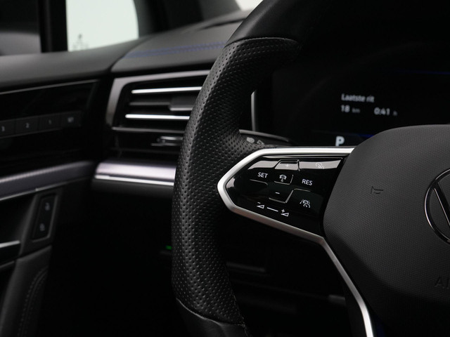 Volkswagen Touareg R 3.0 TSi 462 pk tiptronic eHybrid 4MOTION | Panoramadak | Trekhaak | Puglia leder | Head-up display | Stoelventilatie | Geheuge