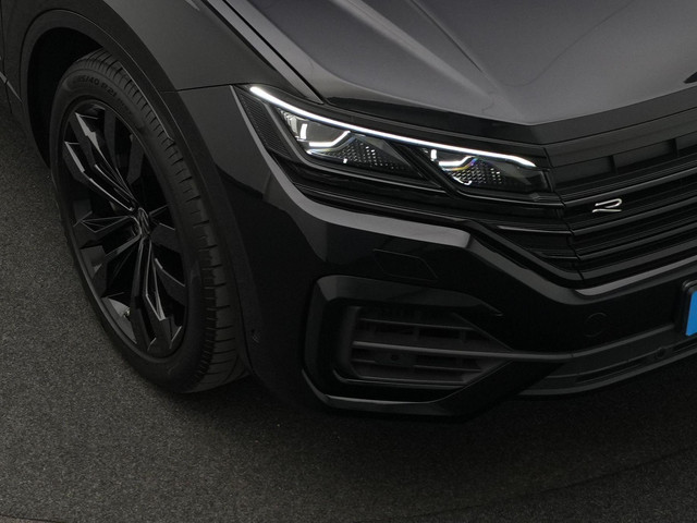 Volkswagen Touareg R 3.0 TSi 462 pk tiptronic eHybrid 4MOTION | Panoramadak | Trekhaak | Puglia leder | Head-up display | Stoelventilatie | Geheuge