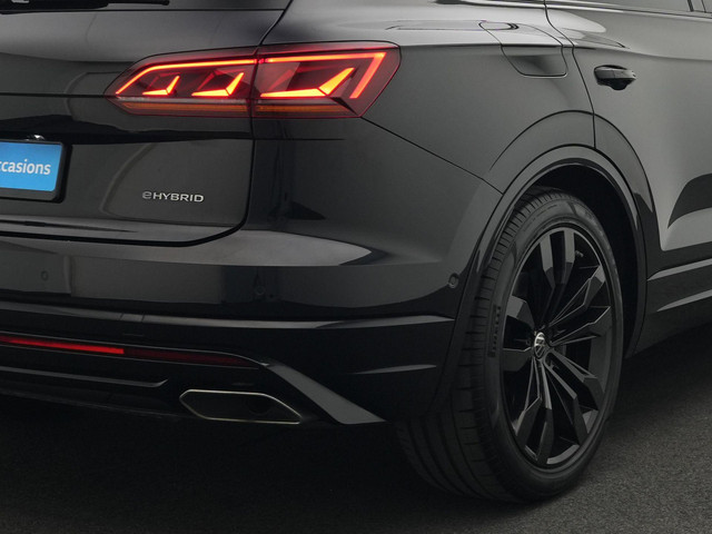 Volkswagen Touareg R 3.0 TSi 462 pk tiptronic eHybrid 4MOTION | Panoramadak | Trekhaak | Puglia leder | Head-up display | Stoelventilatie | Geheuge