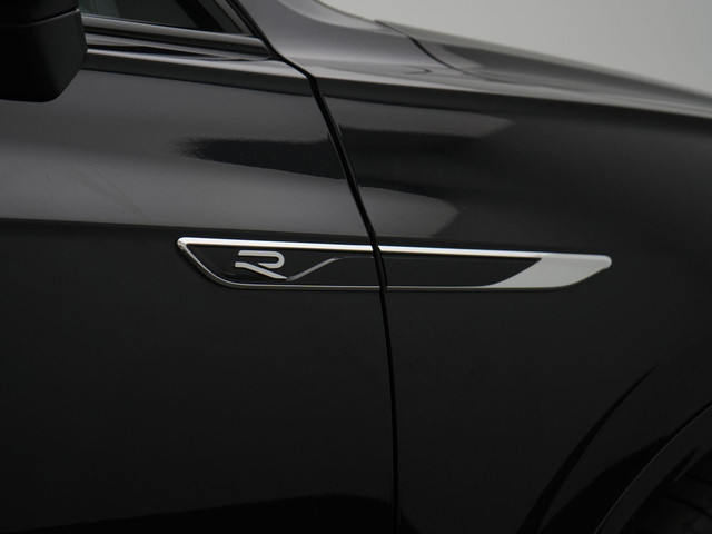 Volkswagen Touareg R 3.0 TSi 462 pk tiptronic eHybrid 4MOTION | Panoramadak | Trekhaak | Puglia leder | Head-up display | Stoelventilatie | Geheuge