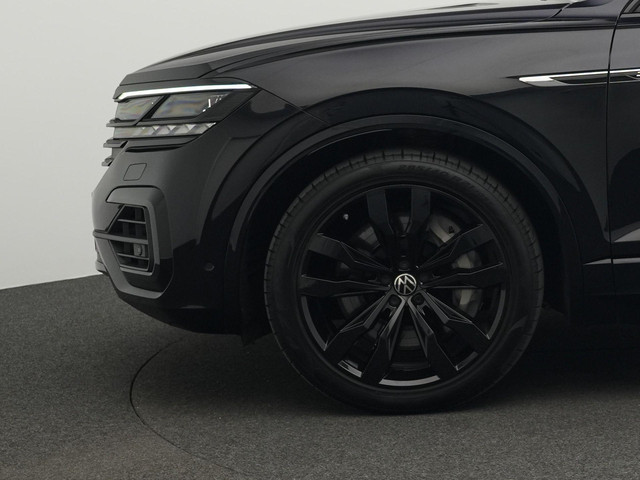 Volkswagen Touareg R 3.0 TSi 462 pk tiptronic eHybrid 4MOTION | Panoramadak | Trekhaak | Puglia leder | Head-up display | Stoelventilatie | Geheuge