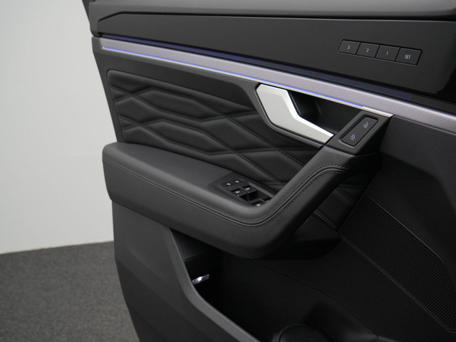 Volkswagen Touareg R 3.0 TSi 462 pk tiptronic eHybrid 4MOTION | Panoramadak | Trekhaak | Puglia leder | Head-up display | Stoelventilatie | Geheuge
