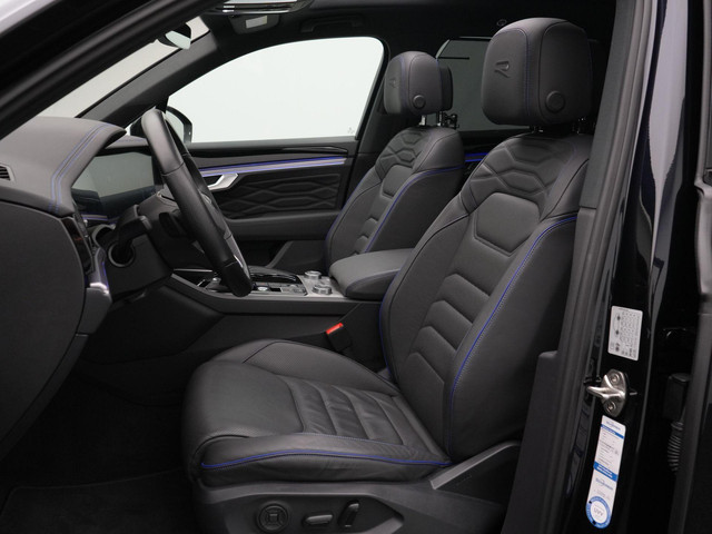 Volkswagen Touareg R 3.0 TSi 462 pk tiptronic eHybrid 4MOTION | Panoramadak | Trekhaak | Puglia leder | Head-up display | Stoelventilatie | Geheuge
