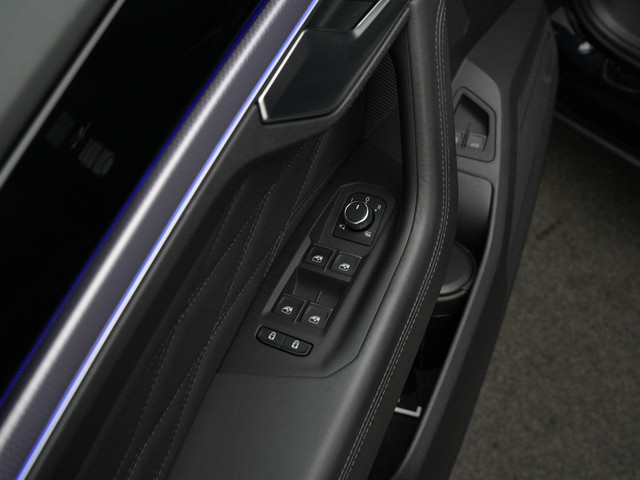 Volkswagen Touareg R 3.0 TSi 462 pk tiptronic eHybrid 4MOTION | Panoramadak | Trekhaak | Puglia leder | Head-up display | Stoelventilatie | Geheuge