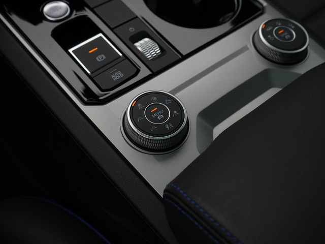 Volkswagen Touareg R 3.0 TSi 462 pk tiptronic eHybrid 4MOTION | Panoramadak | Trekhaak | Puglia leder | Head-up display | Stoelventilatie | Geheuge