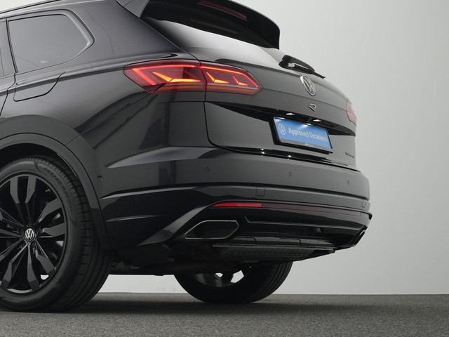 Volkswagen Touareg R 3.0 TSi 462 pk tiptronic eHybrid 4MOTION | Panoramadak | Trekhaak | Puglia leder | Head-up display | Stoelventilatie | Geheuge