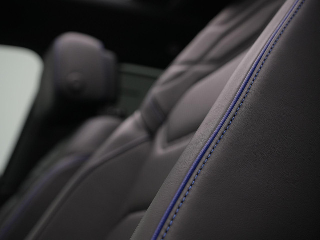 Volkswagen Touareg R 3.0 TSi 462 pk tiptronic eHybrid 4MOTION | Panoramadak | Trekhaak | Puglia leder | Head-up display | Stoelventilatie | Geheuge