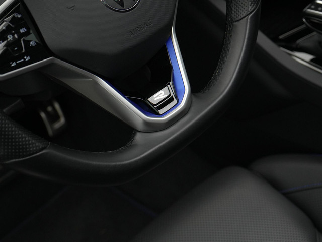 Volkswagen Touareg R 3.0 TSi 462 pk tiptronic eHybrid 4MOTION | Panoramadak | Trekhaak | Puglia leder | Head-up display | Stoelventilatie | Geheuge