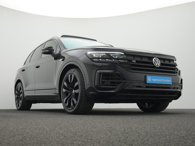 Volkswagen Touareg R 3.0 TSi 462 pk tiptronic eHybrid 4MOTION | Panoramadak | Trekhaak | Puglia leder | Head-up display | Stoelventilatie | Geheuge
