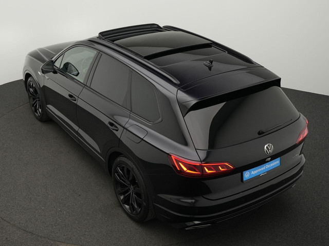 Volkswagen Touareg R 3.0 TSi 462 pk tiptronic eHybrid 4MOTION | Panoramadak | Trekhaak | Puglia leder | Head-up display | Stoelventilatie | Geheuge