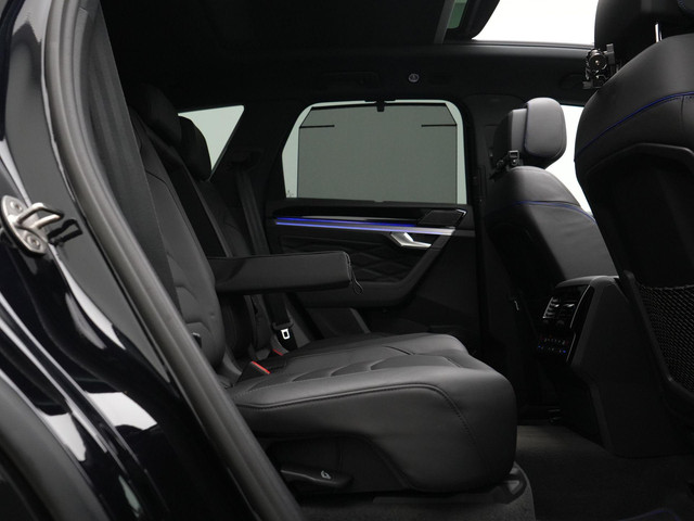 Volkswagen Touareg R 3.0 TSi 462 pk tiptronic eHybrid 4MOTION | Panoramadak | Trekhaak | Puglia leder | Head-up display | Stoelventilatie | Geheuge