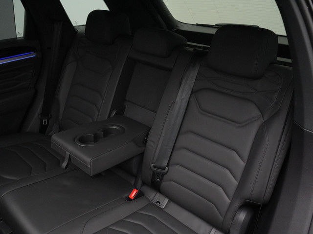 Volkswagen Touareg R 3.0 TSi 462 pk tiptronic eHybrid 4MOTION | Panoramadak | Trekhaak | Puglia leder | Head-up display | Stoelventilatie | Geheuge