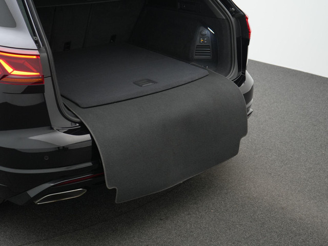 Volkswagen Touareg R 3.0 TSi 462 pk tiptronic eHybrid 4MOTION | Panoramadak | Trekhaak | Puglia leder | Head-up display | Stoelventilatie | Geheuge