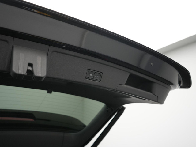 Volkswagen Touareg R 3.0 TSi 462 pk tiptronic eHybrid 4MOTION | Panoramadak | Trekhaak | Puglia leder | Head-up display | Stoelventilatie | Geheuge