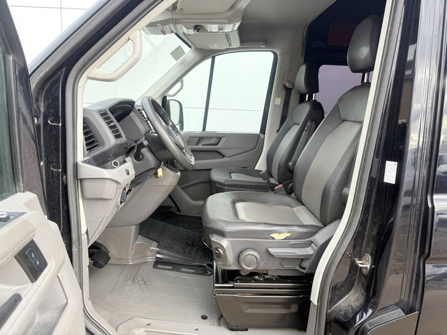 Volkswagen Crafter 2.0 TDI 140PK Automaat L3H3 Airco Cruise Control Elektrische Schuifdeur Trekhaak Camera Carplay Parkeersensoren voor achter