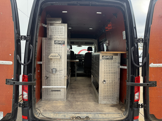 Volkswagen Crafter 2.0 TDI 140PK Automaat L3H3 Airco Cruise Control Elektrische Schuifdeur Trekhaak Camera Carplay Parkeersensoren voor achter