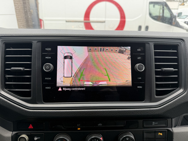Volkswagen Crafter 2.0 TDI 140PK Automaat L3H3 Airco Cruise Control Elektrische Schuifdeur Trekhaak Camera Carplay Parkeersensoren voor achter