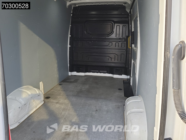 Volkswagen Crafter 102pk L3H3 Trekhaak Navi Parkeersensoren v+a Euro6 L2H2 Airco Trekhaak