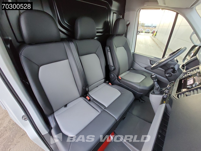 Volkswagen Crafter 102pk L3H3 Trekhaak Navi Parkeersensoren v+a Euro6 L2H2 Airco Trekhaak