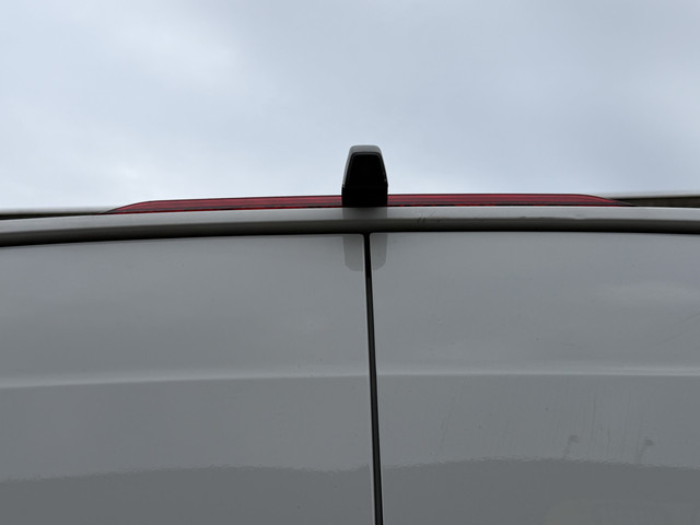 Volkswagen Crafter 35 2.0 TDI 141 PK Euro 6 L3H3 Automaat CarPlay trekhaak cruise control