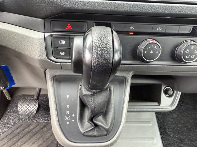 Volkswagen Crafter 35 2.0 TDI 141 PK Euro 6 L3H3 Automaat CarPlay trekhaak cruise control