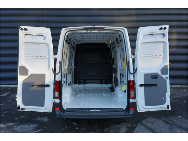 Volkswagen Crafter 140 PK Automaat L3H3 L2H2 Facelift Apple Carplay Camera Cruise Comfortstoel LED BPM Vrij!
