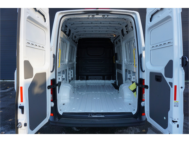 Volkswagen Crafter 140 PK Automaat L3H3 L2H2 Facelift Apple Carplay Camera Cruise Comfortstoel LED BPM Vrij!