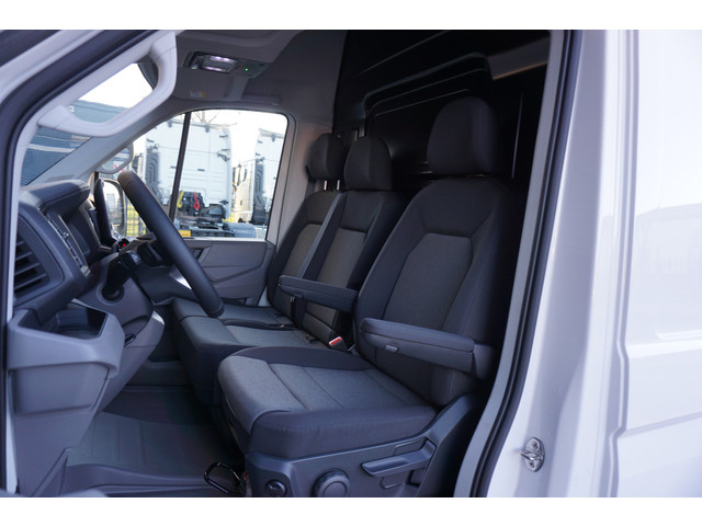 Volkswagen Crafter 140 PK Automaat L3H3 L2H2 Facelift Apple Carplay Camera Cruise Comfortstoel LED BPM Vrij!