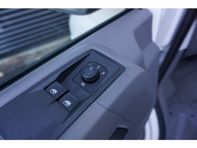 Volkswagen Crafter 140 PK Automaat L3H3 L2H2 Facelift Apple Carplay Camera Cruise Comfortstoel LED BPM Vrij!