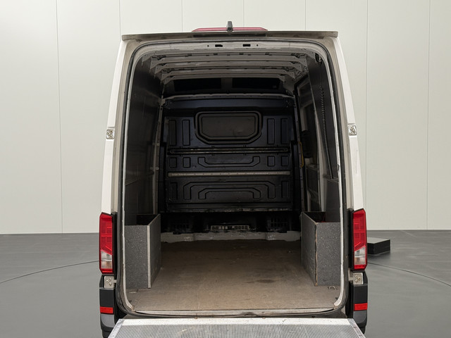 Volkswagen Crafter 2.0TDI 177PK DSG Automaat L3H3 Laadklep | Laadlift | Navigatie | Camera | Airco | Cruise | 3-Persoons