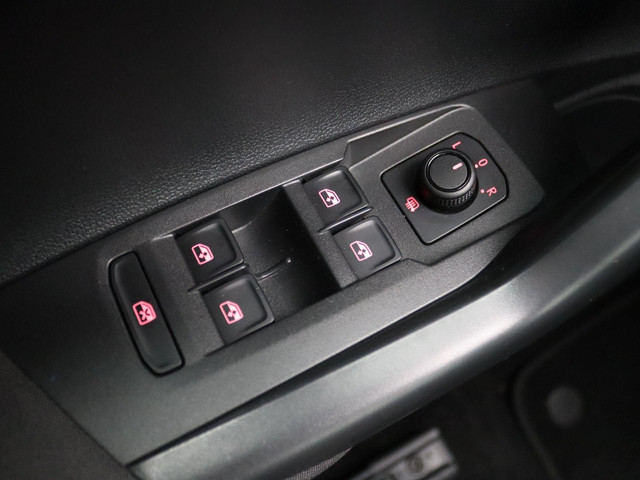 Volkswagen Polo 1.0 TSI Comfortline Business 95PK DSG Navi, Clima, PDC voor en achter, 16 LM Velgen, stoelverwarming