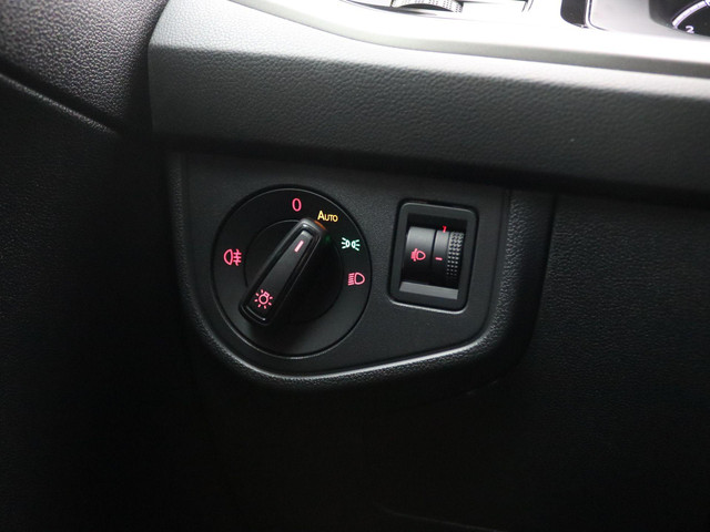 Volkswagen Polo 1.0 TSI Comfortline Business 95PK DSG Navi, Clima, PDC voor en achter, 16 LM Velgen, stoelverwarming