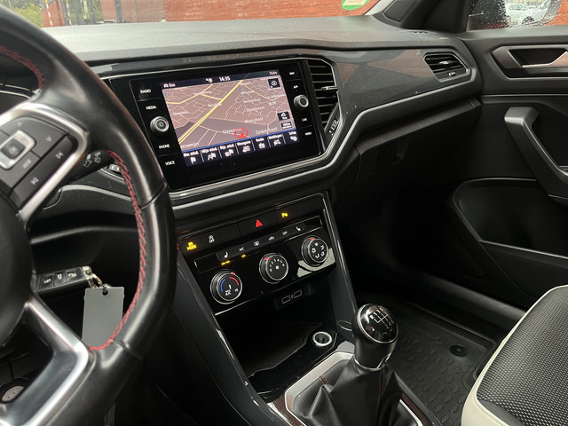Volkswagen T-Roc 1.0 TSI Sport ADAPT. CRUISE DODEHOEK NAVI APPLE-ANDROID AUTO PDC V+A