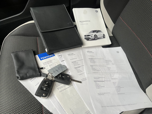 Volkswagen T-Roc 1.0 TSI Sport ADAPT. CRUISE DODEHOEK NAVI APPLE-ANDROID AUTO PDC V+A