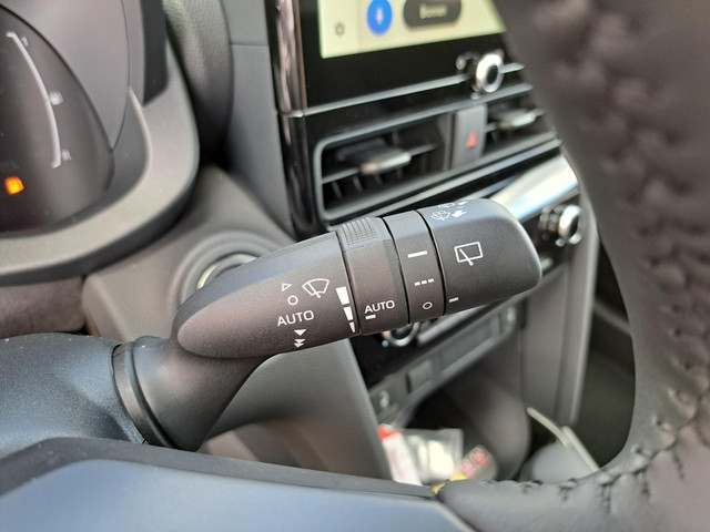 Toyota Yaris Cross 1.5 Hybrid 115 Dynamic COMFORT PACK NIEUW DIRECT LEVERBAAR BLIND SPOT STOEL STUURVERWARMING PARK-SENSOREN KEYLESS