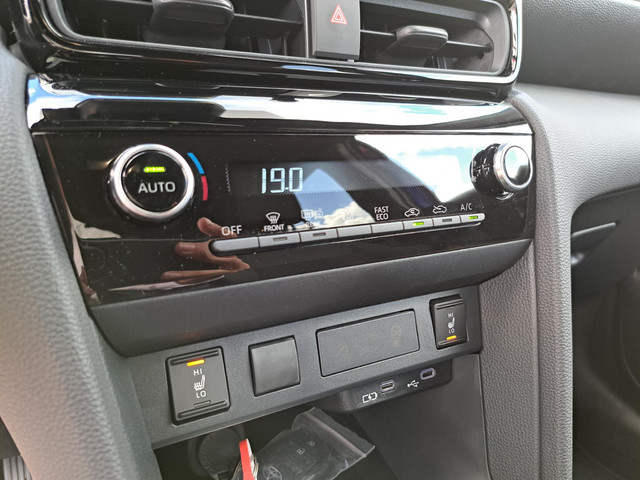 Toyota Yaris Cross 1.5 Hybrid 115 Dynamic COMFORT PACK NIEUW DIRECT LEVERBAAR BLIND SPOT STOEL STUURVERWARMING PARK-SENSOREN KEYLESS