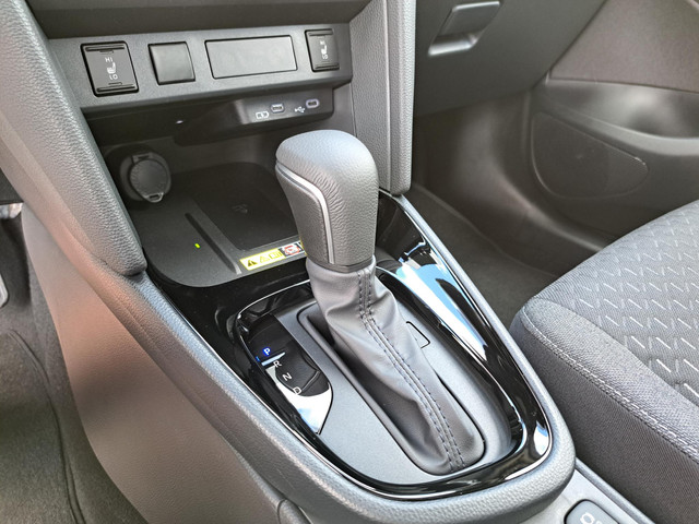 Toyota Yaris Cross 1.5 Hybrid 115 Dynamic COMFORT PACK NIEUW DIRECT LEVERBAAR BLIND SPOT STOEL STUURVERWARMING PARK-SENSOREN KEYLESS