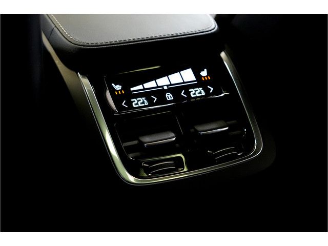 Volvo XC90 2.0 T8 AWD 335kW 455pk Aut8 Recharge Long Range Ultimate Bright LUCHTVERING + PANORAMADAK + HARMAN KARDON + STOELVERWARMING V&A