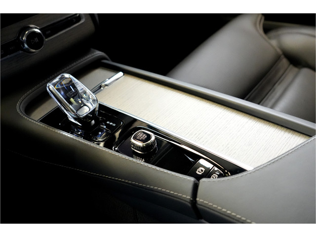 Volvo XC90 2.0 T8 AWD 335kW 455pk Aut8 Recharge Long Range Ultimate Bright LUCHTVERING + PANORAMADAK + HARMAN KARDON + STOELVERWARMING V&A
