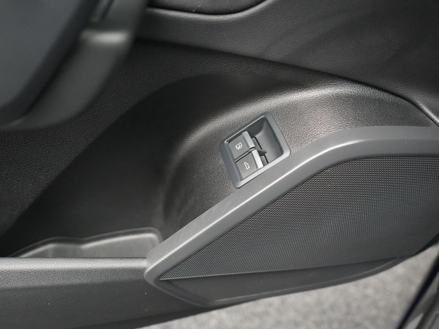 Audi Q5 55 TFSI e Quattro S-Line Plug in Hybrid PHEV | Trekhaak af Fabriek | Alcantara Sportstoelen Verwarmd | Adaptive Cruise | Apple C